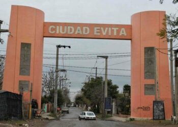 Delincuentes se tirotearon con la policía durante un intento de robo en una subcomisaría de Córdoba