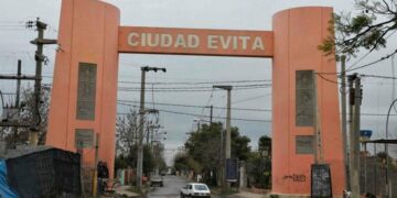 Delincuentes se tirotearon con la policía durante un intento de robo en una subcomisaría de Córdoba