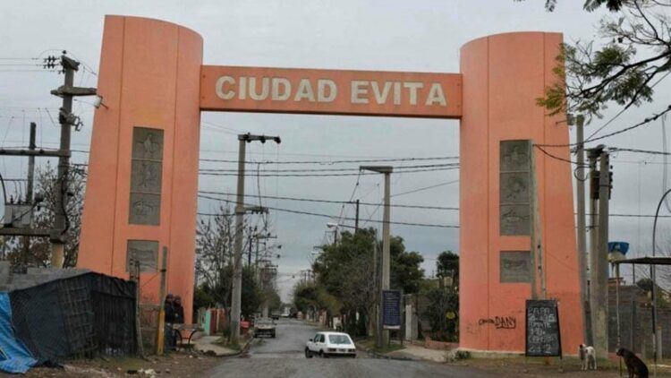Delincuentes se tirotearon con la policía durante un intento de robo en una subcomisaría de Córdoba