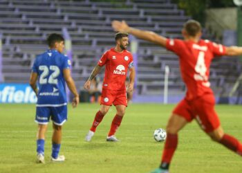 Belgrano no pudo ante Vélez y cayó por la mínima