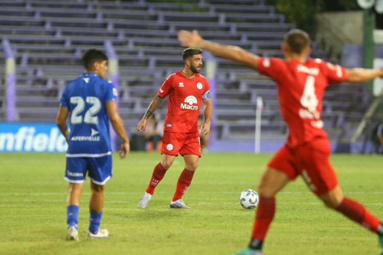 Belgrano no pudo ante Vélez y cayó por la mínima