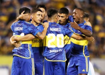 Boca ganó en el debut Martínez