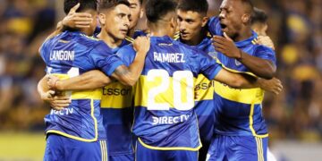 Boca ganó en el debut Martínez