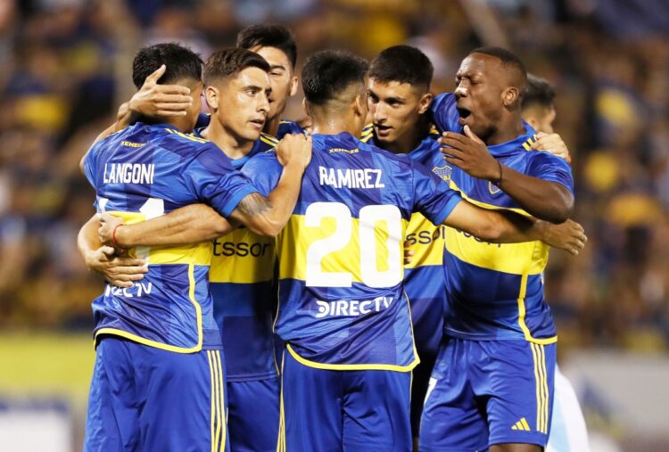 Boca ganó en el debut Martínez