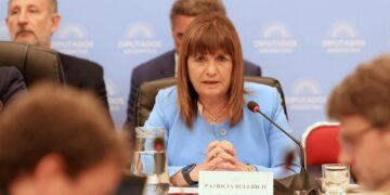 Resignan de la Ley ómnibus el artículo que limitaba reuniones