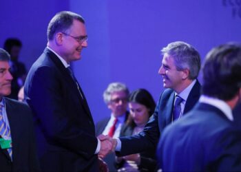 Los bancos pronostican más inflación y una caída del PBI