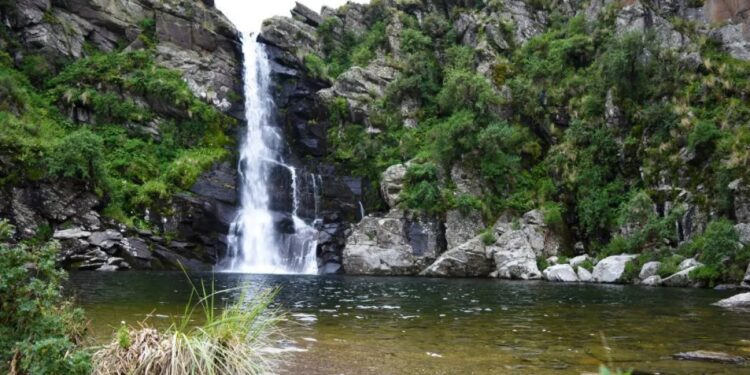 Cascadas cristalinas escondidas en Córdoba, imperdibles para los días de mucho calor