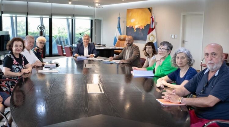 Llaryora se mostró preocupado por el impacto de la ley ómnibus en el sector.