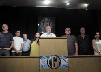 La Justicia habilitó la feria judicial para tratar el amparo de la CGT contra el DNU de Milei