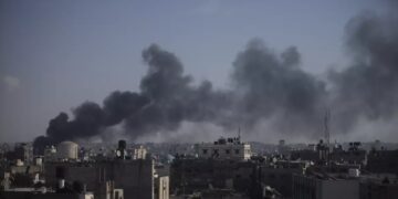 Hezbollah lanza decenas de cohetes a Israel