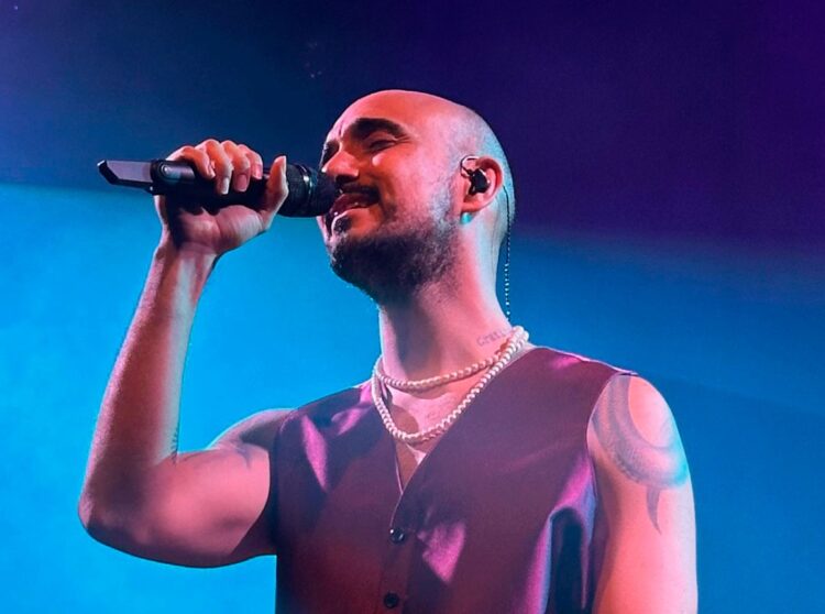 El cantante bahiense Abel Pintos es el encargado de cerrar la última luna coscoína.