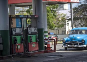 Cuba aumentó un 520% los precios de combustibles