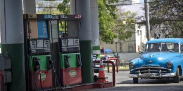 Cuba aumentó un 520% los precios de combustibles
