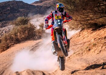 Los hermanos Benavides, en el podio de motocicletas