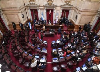 Comienza el debate de la Ley ómnibus en un clima de tensión