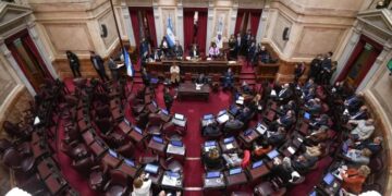 Comienza el debate de la Ley ómnibus en un clima de tensión