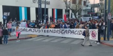 Inminente suspensión de servicios en el área de discapacidad