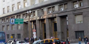 Liberan de la obligación de dar información a bancos y firmas
