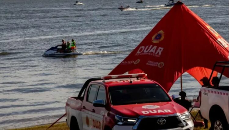 Intensa búsqueda de un hombre que cayó de una moto de agua en Embalse