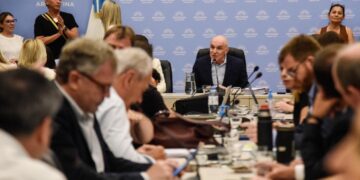 Mientras el Gobierno prepara una contraoferta, Espert blanqueó que la chance de sesionar el sábado es mínima