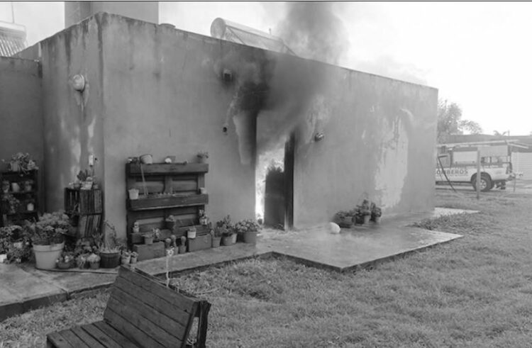 Su vivienda se incendió tras el temporal y perdieron todo