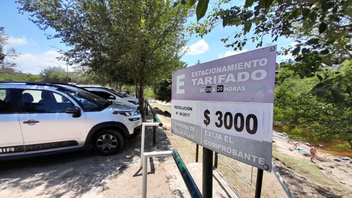 Estacionar en los balnearios de Punilla cuesta hasta $ 3.000