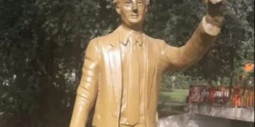 Critican la remoción de una estatua de Néstor Kirchner