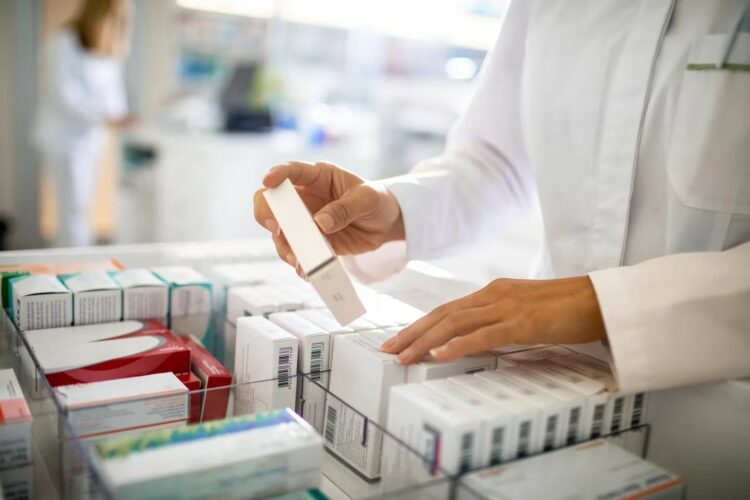 Farmacéuticos rechazaron que médicos puedan sugerir marcas de medicamentos