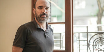 Consideran correcto el ajuste en precios de combustibles pero no vender acciones estatales en YPF