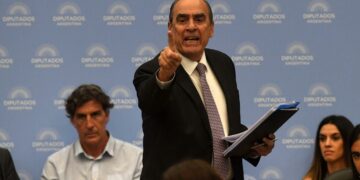 Francos advirtió que si la ley «Bases» no se aprueba «se va a ajustar de otra manera»