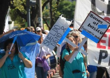 La Provincia no descarta otorgar un aumento salarial por decreto