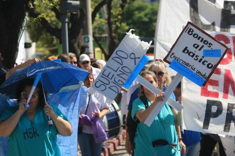 La Provincia no descarta otorgar un aumento salarial por decreto
