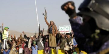 Nuevos bombardeos contra los hutíes en Yemen y ataques en Gaza en víspera de los 100 días de guerra