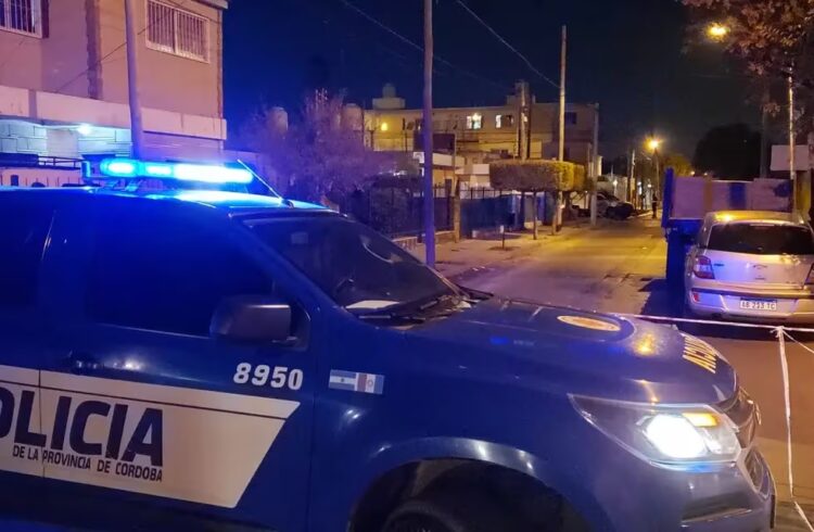 Dos detenidos por el ataque a balazos a una mujer en su casa de barrio Ciudad Evita