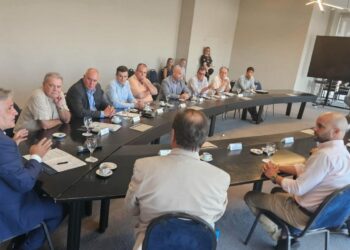 Llaryora rechazó las retenciones y reclamó un programa productivo