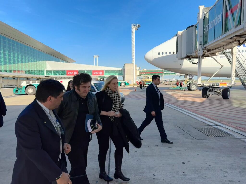 Milei partió rumbo a Suiza para participar del Foro Económico Mundial en Davos