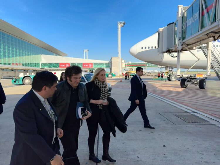 Milei partió rumbo a Suiza para participar del Foro Económico Mundial en Davos
