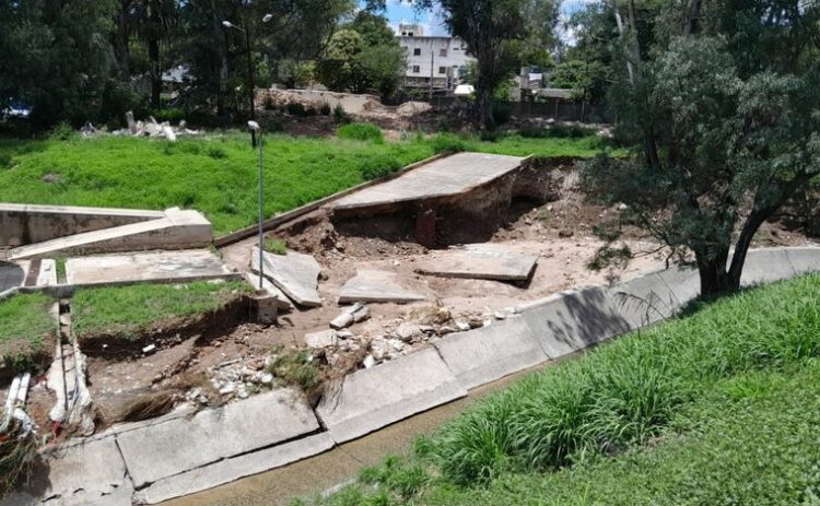 Las tormentas del domingo generaron un socavón en el nosocomio.