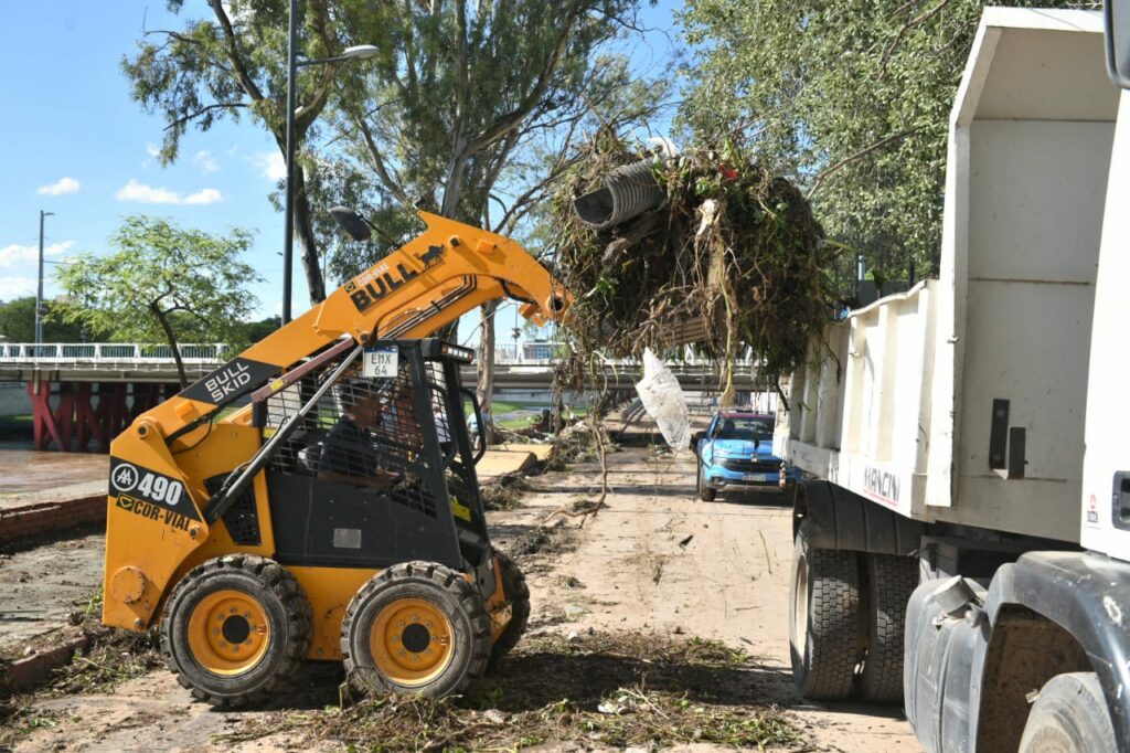 Retiran 95 toneladas de residuos de la Costanera