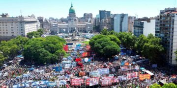 CGT, CTA y movimientos sociales pidieron «no traicionar» a trabajadores en primer paro contra Milei