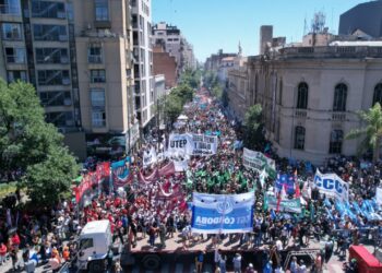 La masiva movilización local se desarrolló sin incidentes