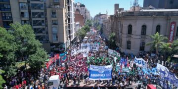 La masiva movilización local se desarrolló sin incidentes