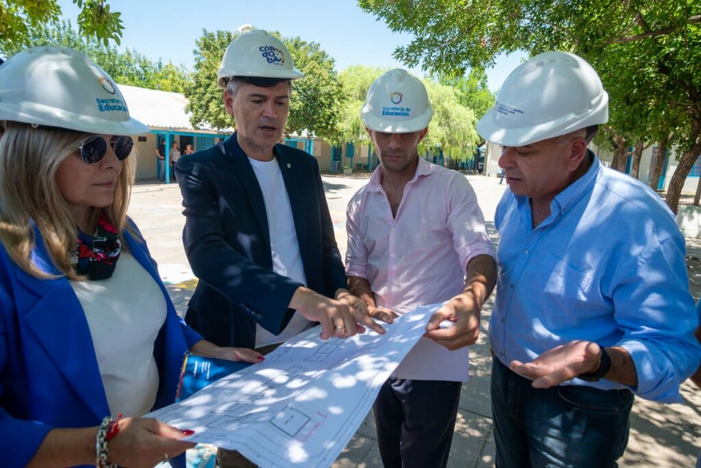 Passerini recorrió las obras de refacción de la escuela Azor Grimaut
