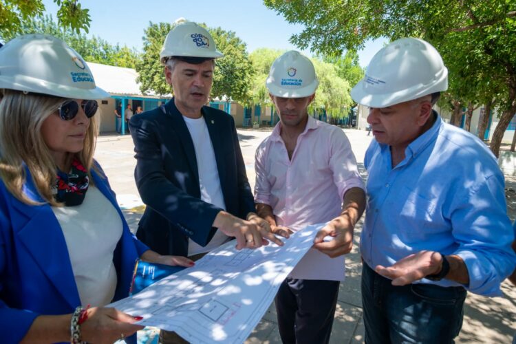 Passerini recorrió las obras de refacción de la escuela Azor Grimaut
