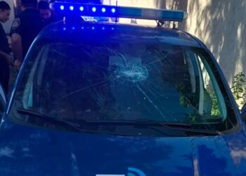 Vecinos arrojaron agua hirviendo y piedras a policías para evitar una detención