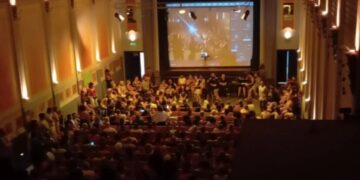 Más de 450 artistas y trabajadores convocaron a un cacerolazo en defensa de la cultura