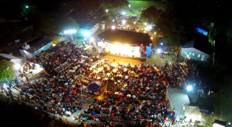 El cantante santiagueño “Peteco” Carabajal le dará el cierre al festival con un repertorio folclórico.