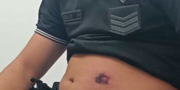 Dispararon a un policía en la puerta de su casa y se salvó gracias al chaleco antibalas