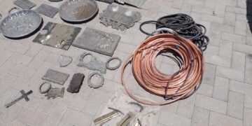 Recuperan placas de bronce de homenaje a Amadeo Sabattini
