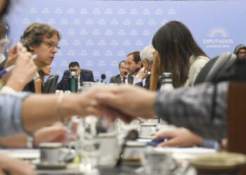 El oficialismo acelera las negociaciones para darle dictamen a la Ley ómnibus